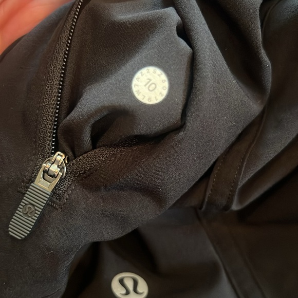 Lululemon tracker 4” - Picture 3 of 4